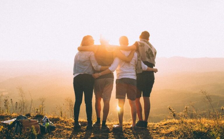 How to Stay in Touch with Friends